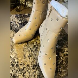 Gianni Bini Nude Leather Heels